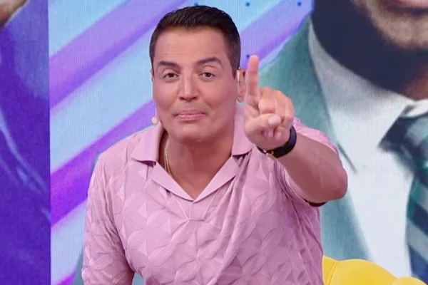 SBT se pronuncia sobre ausência de Leo Dias no Fofocalizando