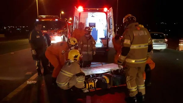 Atropelamento deixa três jovens feridos no Eixão Norte