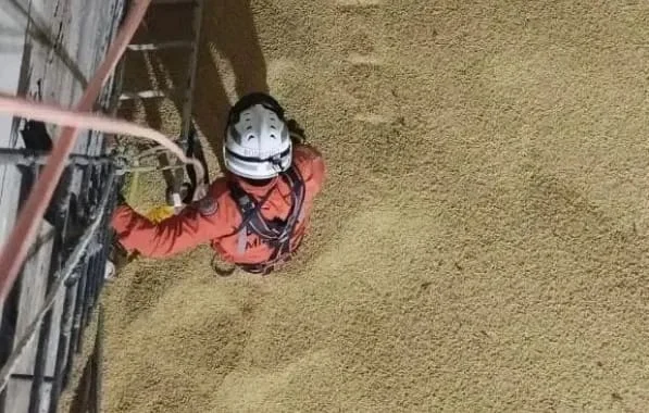 Dois trabalhadores morrem soterrados em silo de 50 toneladas de soja