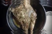 Meia afirma que, por vezes, a comida era servida estragada Meia afirma que, por vezes, a comida era servida estragada