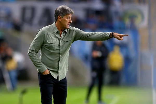 “Não entendo por que gay é notícia no futebol”, afirma Renato Gaúcho