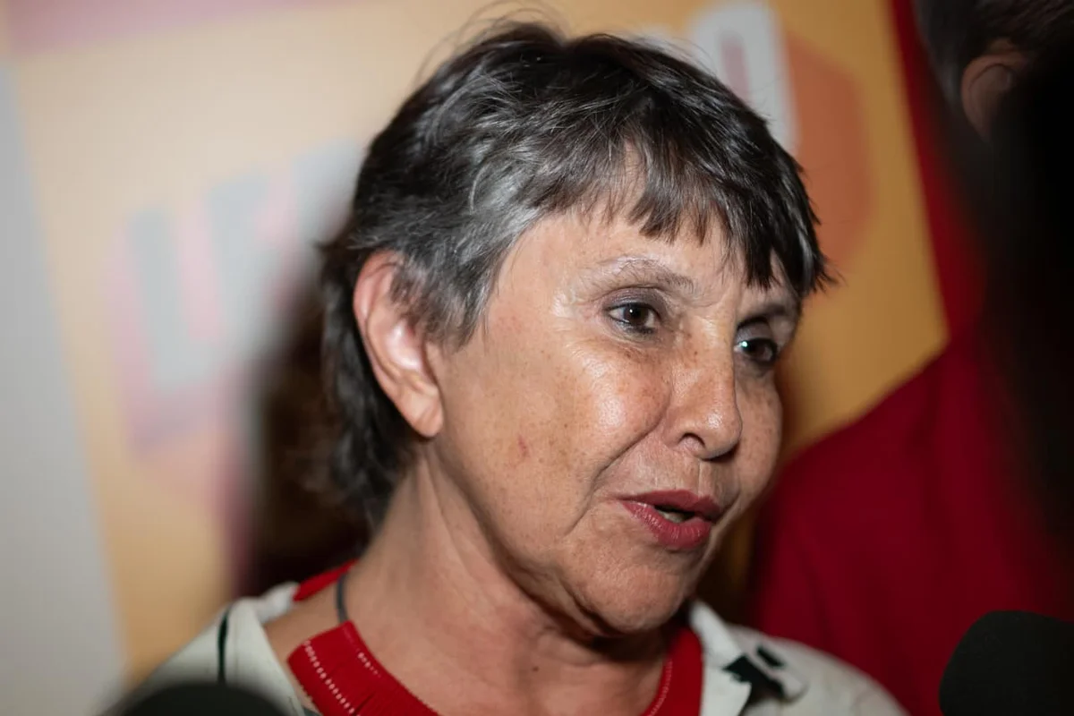 Erika Kokay vota na Asa Sul e se diz confiante com resultado das eleições