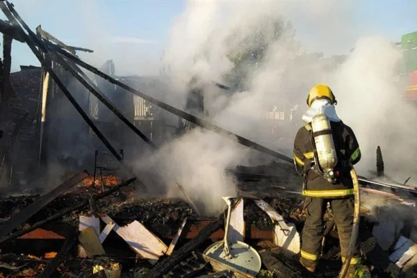 Corpo de Bombeiros combatem incêndio em SC