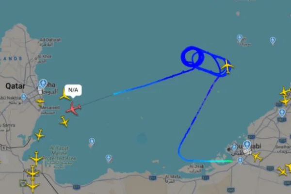 Site de monitoramento de tráfego aéreo mostra avião dos EUA dando voltas antes de perder sinal