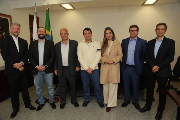 Cinco partidos selam “pacto” para apoiar candidatura de Reguffe ao GDF