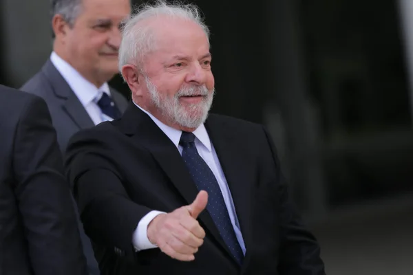Lula quer entregar pacote de obras para governadores em 30 dias