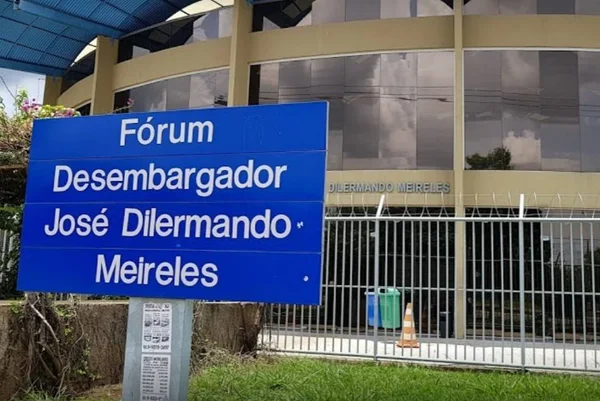 Acusados de assassinato fogem durante julgamento no DF