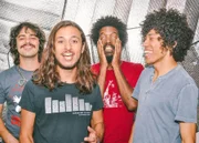 Entre indicações e prêmios, a Boogarins ganhou troféu de artista revelação do Multishow (2014) e disputou a categoria de melhor álbum de rock em língua portuguesa no Grammy (perdeu para a Scalene, em 2016)