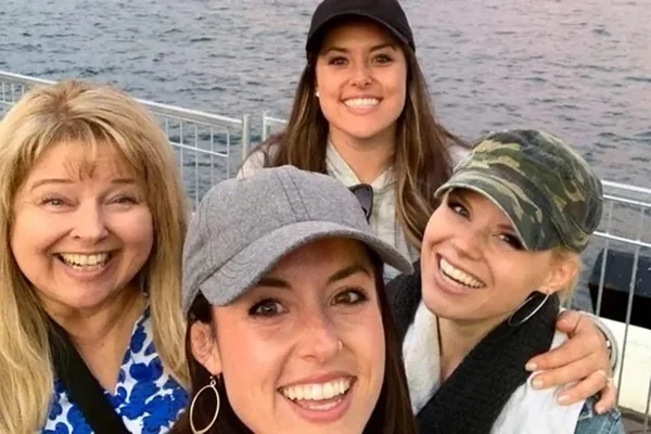Irmã, cunhado e sobrinho da atriz Megan Hilty morrem em acidente aéreo