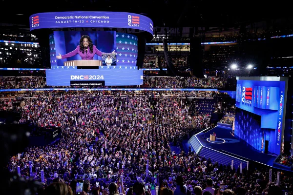 Oprah Winfrey participa de Convenção Democrata em apoio a Kamala Harris