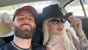 Karoline Lima ao lado do namorado Léo