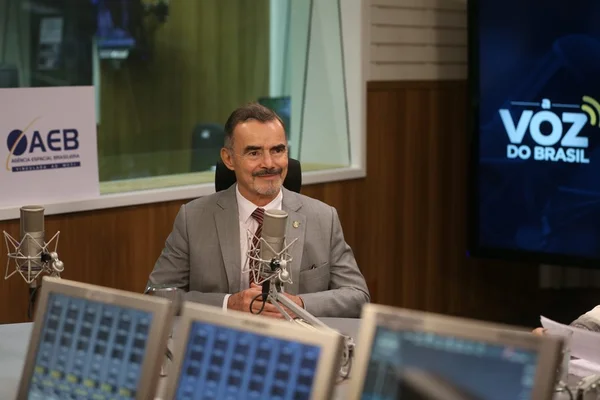 imagem colorida de Carlos Augusto Teixeira de Moura, presidente da AEB - agência espacial brasileira