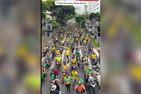 Veja imagens da motociata de Flávio Bolsonaro em BH neste sábado (24/10) - destaque galeria