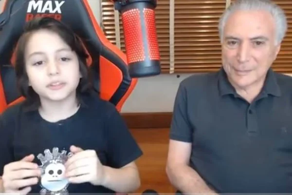 Vídeo. Youtuber, Michelzinho entrevista o pai, Michel Temer