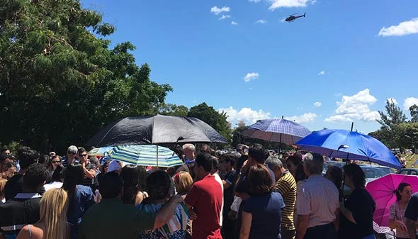 Helicóptero cai sobre caminhão em rodovia de SP e mata dois