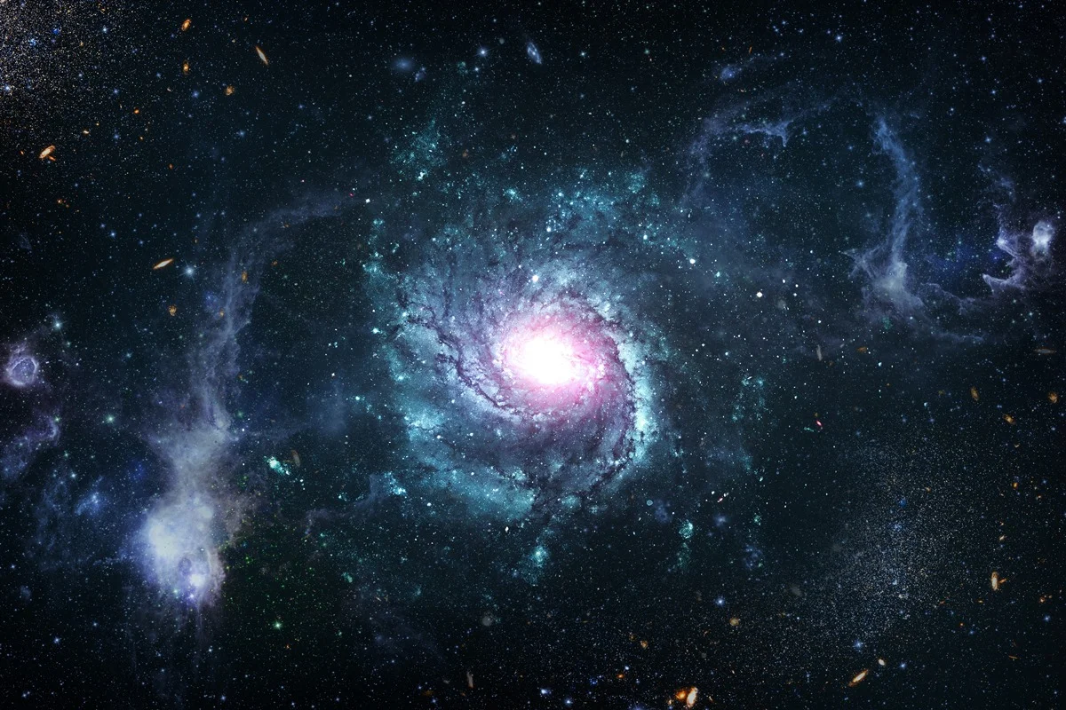 Universo continua em expansão acelerada: novo estudo de Nobel refuta teoria de desaceleração e reforça modelo cosmológico padrão