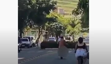 Homem flagrado pilotando uma moto nu responderá por ato obsceno