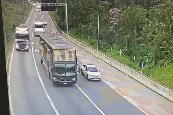 Vídeo mostra momento do acidente que matou 19 pessoas na BR-376
