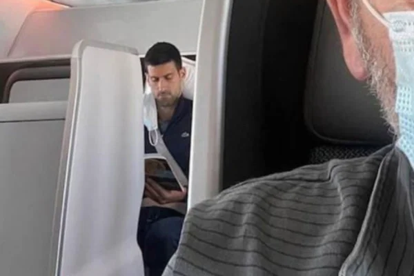 Djokovic sem máscara