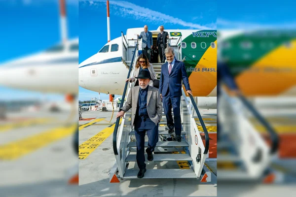 Imagem colorida mostra Lula na Itália - Metrópoles