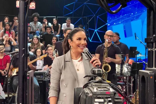 No Altas Horas, Ivete Sangalo manda recado para Sabrina Sato