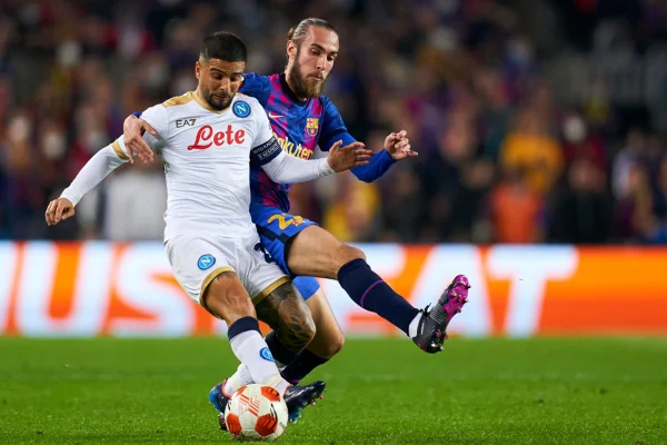 Barcelona e Napoli empatam nas oitavas da Liga Europa