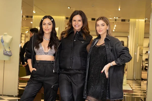 Luciana e Marcella Tranchesi agitam evento na loja Prada, em Brasília