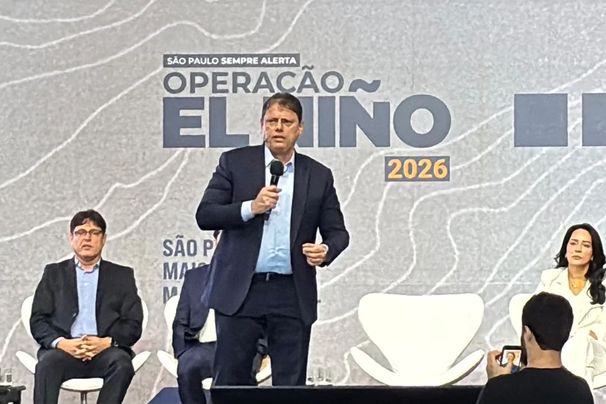 "Não adianta alerta se cidadão não fizer sua parte", diz Tarcísio pós-chuva