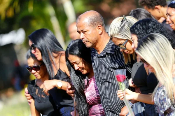 Mãe de universitária achada morta: “Tiraram a vida da minha filha”