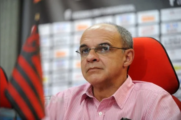 Foto colorida de Eduardo Bandeira de Mello, ex-presidente do Flamengo - Metrópoles