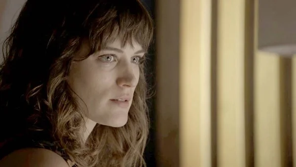Cabelo de Clara em “O Outro Lado” gera polêmica e stylist se defende