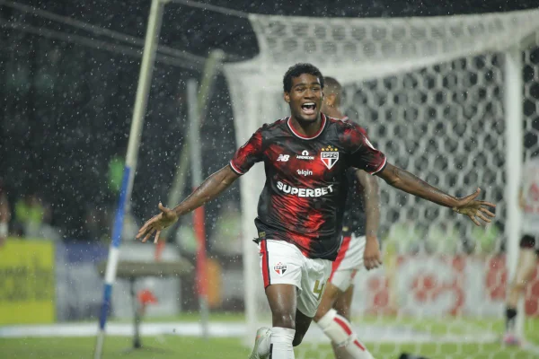 São Paulo vence Libertad e assume liderança do Grupo D da Libertadores