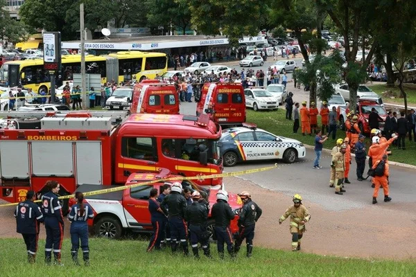 Viaduto desabou no eixão sul