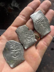 Moedas encontradas após 300 anos