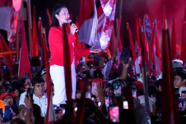 Foto colorida mostra Keiko Fujimori, candidata a presidente do Peru - Metrópoles