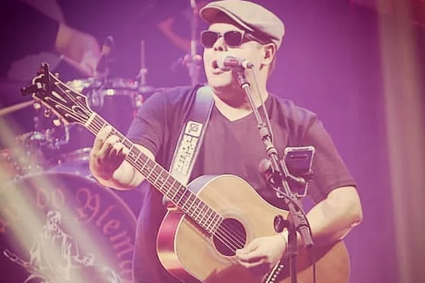 Quem era Elias Moreira, ex-The Voice Brasil que morreu aos 39 anos - Metrópoles