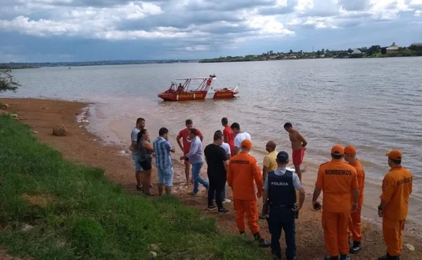 Bombeiros acham corpo de mulher boiando no Lago Paranoá
