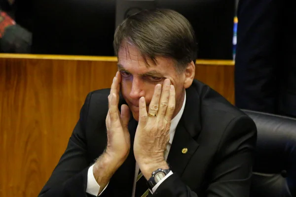 Dívida crônica faz governo refém do Congresso