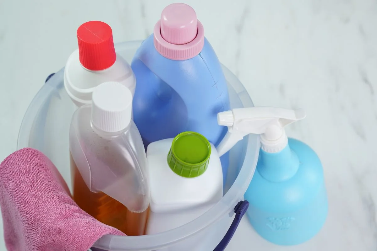 Anvisa determina retirada de circulação de 12 produtos de limpeza