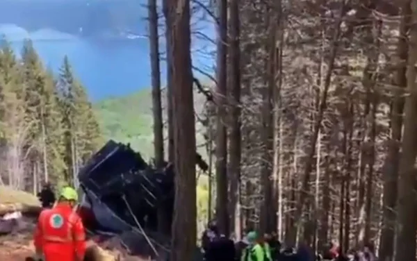 Queda de teleférico deixa ao menos 13 mortos na Itália