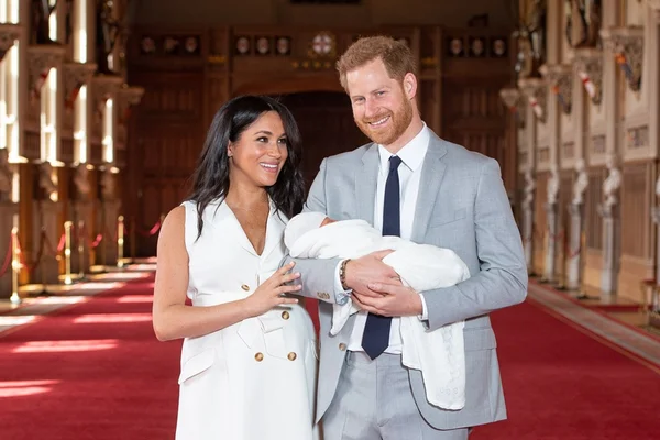 Batizado real: veja os detalhes da cerimônia do bebê de Meghan e Harry