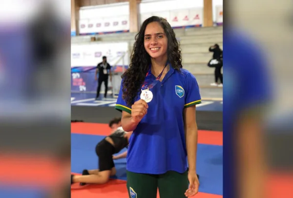 Fabiane Pires, estudante de Brasília medalhista de ouro nas Olimpíadas Escolares