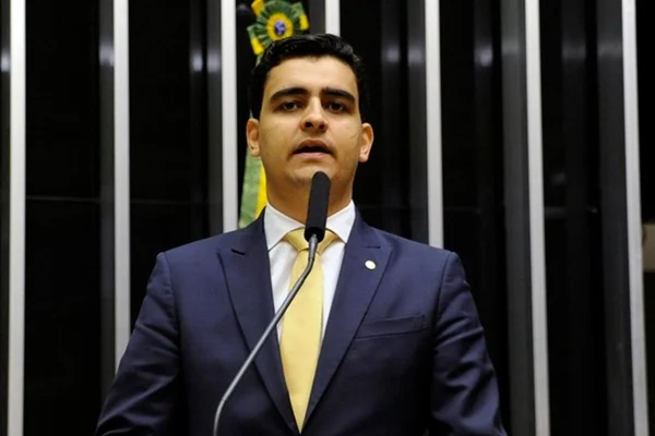 Deputado quer reunião extraordinária para debater atentado a Bolsonaro
