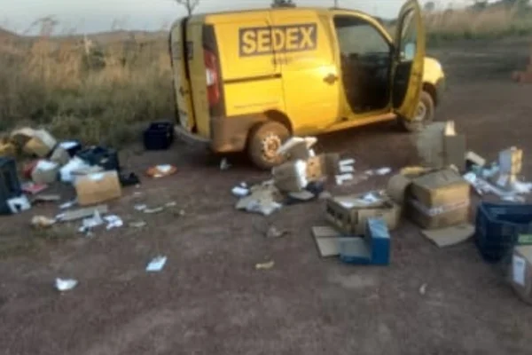 Carro dos Correios é saqueado durante sequestro relâmpago no DF