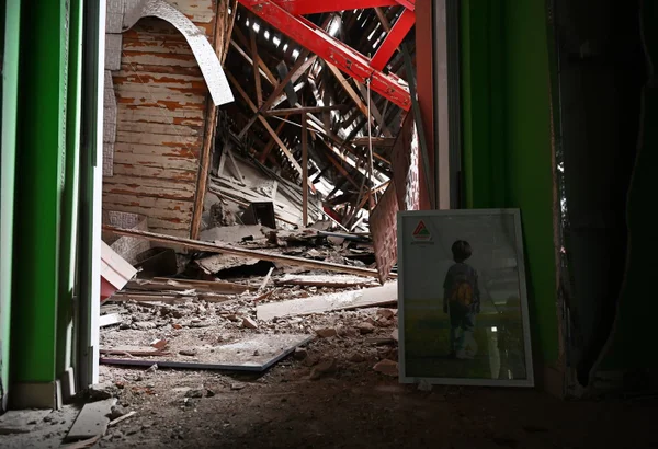 Imagem colorida de espaço destruído na cidade de Kharkiv, Ucrânia - Metrópoles