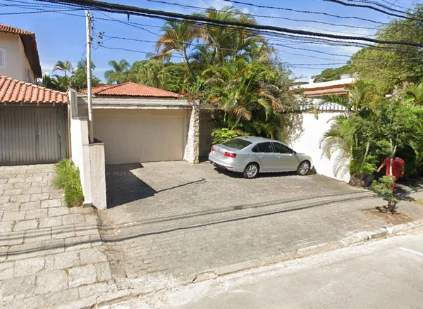 Casa em que homem de 77 anos foi achado morto