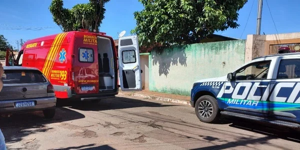 Após ser atacado, dono mata pit-bull e o amarra no portão de casa