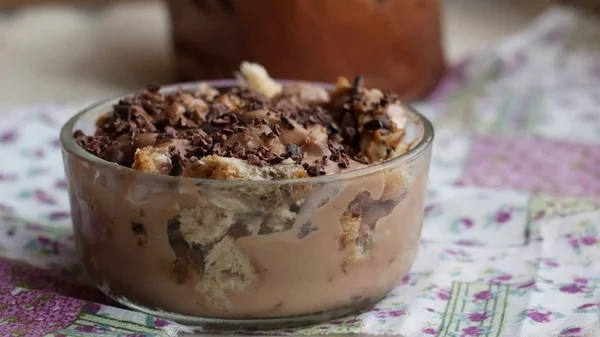 Receita fácil: veja como transformar sobras de panetone em pavê