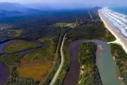 Uma propriedade de 48 hectares, com vegetação nativa preservada, na Praia de Guaratuba, avaliada em R$ 26 milhões, será incorporada ao Parque Uma propriedade de 48 hectares, com vegetação nativa preservada, na Praia de Guaratuba, avaliada em R$ 26 milhões, será incorporada ao Parque