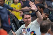 Aliados negam que Flávio tenham deixado o país